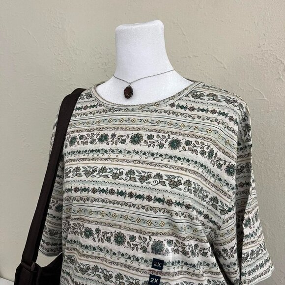 white and green striped floral pattern plus size t-shirt - Picture 2 of 8